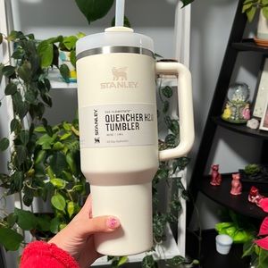 New 40oz Stanley Cream Quencher H2.0 Tumbler